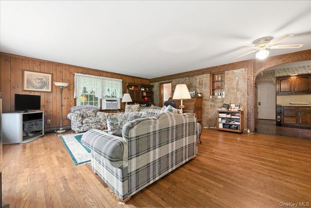 15 May Court, Rockville Centre, NY 11570