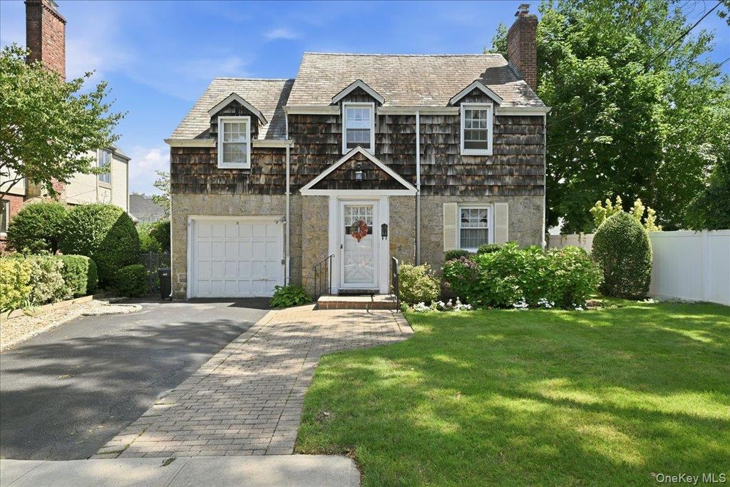15 May Court, Rockville Centre, NY 11570 — exterior