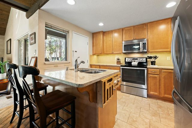 57018 Tennis Village Lane, Sunriver, OR 97707