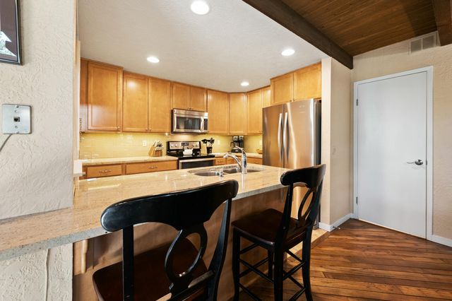 57018 Tennis Village Lane, Sunriver, OR 97707