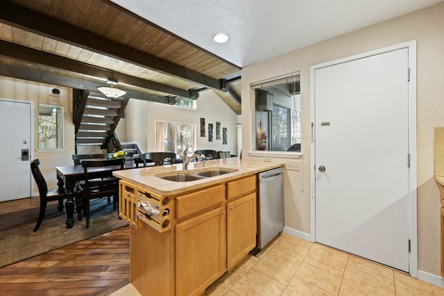 57018 Tennis Village Lane, Sunriver, OR 97707