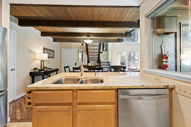 57018 Tennis Village Lane, Sunriver, OR 97707