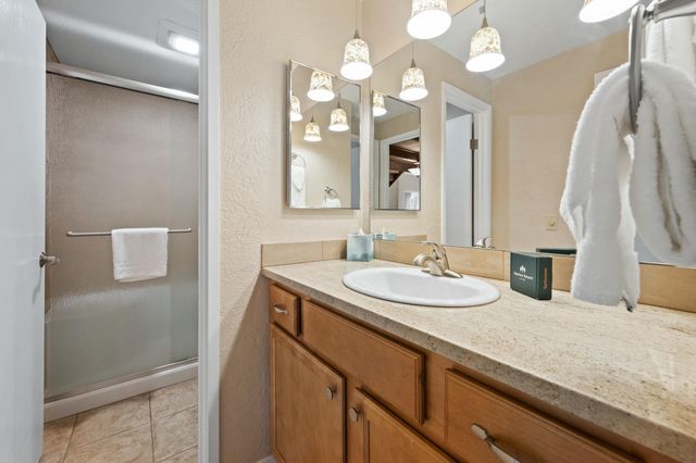 57018 Tennis Village Lane, Sunriver, OR 97707