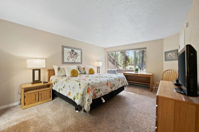 57018 Tennis Village Lane, Sunriver, OR 97707