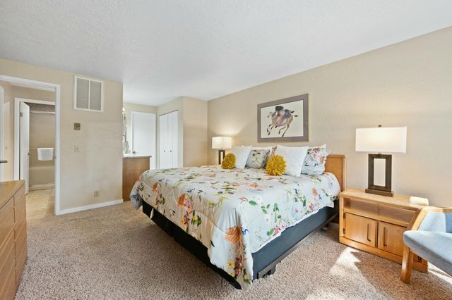 57018 Tennis Village Lane, Sunriver, OR 97707