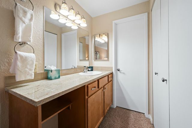 57018 Tennis Village Lane, Sunriver, OR 97707