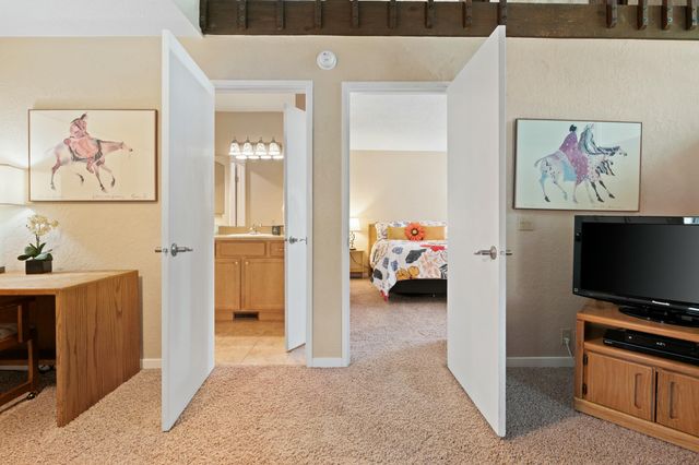 57018 Tennis Village Lane, Sunriver, OR 97707