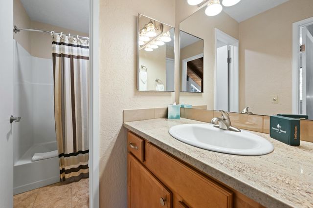 57018 Tennis Village Lane, Sunriver, OR 97707