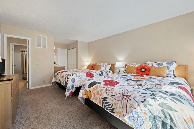 57018 Tennis Village Lane, Sunriver, OR 97707