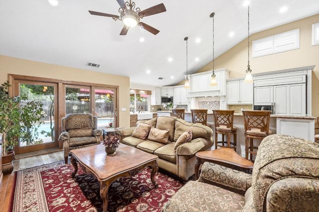 3023 Ironwood Way, West Sacramento, CA 95691