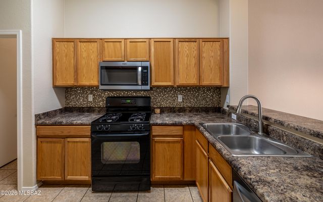 658 S Painted River Way, Vail, AZ 85641