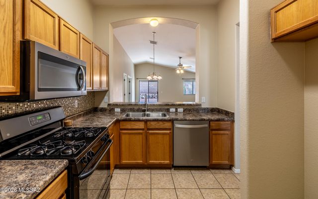 658 S Painted River Way, Vail, AZ 85641