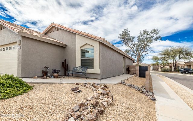 658 S Painted River Way, Vail, AZ 85641