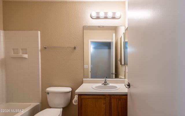 658 S Painted River Way, Vail, AZ 85641