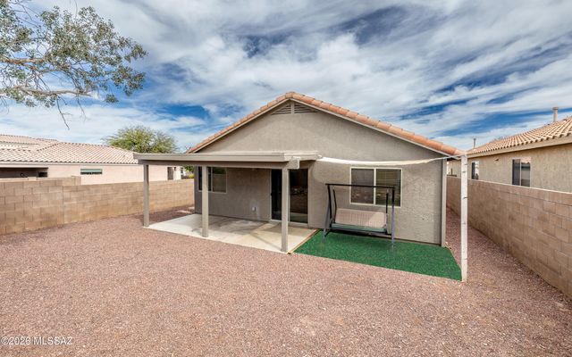 658 S Painted River Way, Vail, AZ 85641