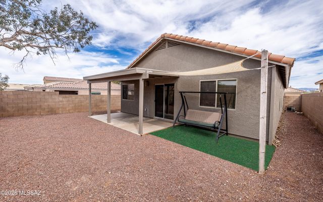 658 S Painted River Way, Vail, AZ 85641