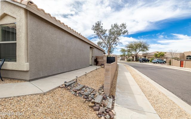 658 S Painted River Way, Vail, AZ 85641