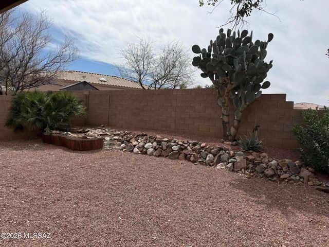 658 S Painted River Way, Vail, AZ 85641