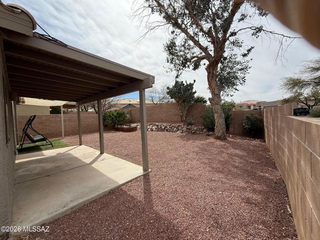 658 S Painted River Way, Vail, AZ 85641