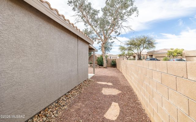 658 S Painted River Way, Vail, AZ 85641