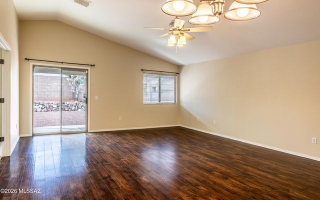 658 S Painted River Way, Vail, AZ 85641