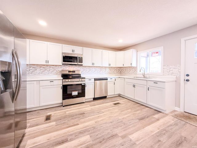 402 W Pleasant Street, Churubusco, IN 46723