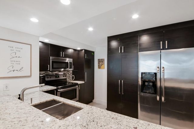 1147 Hillsboro Mile 505, Hillsboro Beach, FL 33062