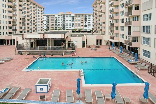 1147 Hillsboro Mile 505, Hillsboro Beach, FL 33062