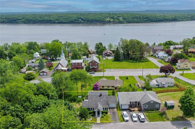 209 Sackett Street, Port Ewen, NY 12466