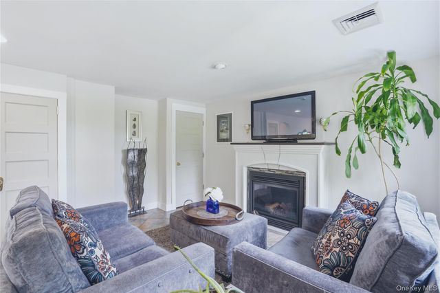 209 Sackett Street, Port Ewen, NY 12466