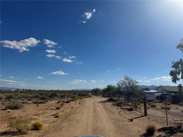 4960 Hoover Rd, Golden Valley, AZ 86413