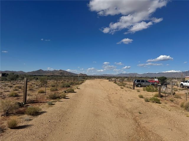 4960 Hoover Rd, Golden Valley, AZ 86413