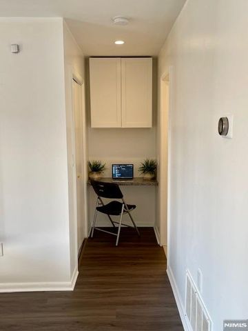 190 Charles Street 190, Secaucus, NJ 07094