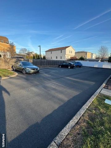 190 Charles Street 190, Secaucus, NJ 07094