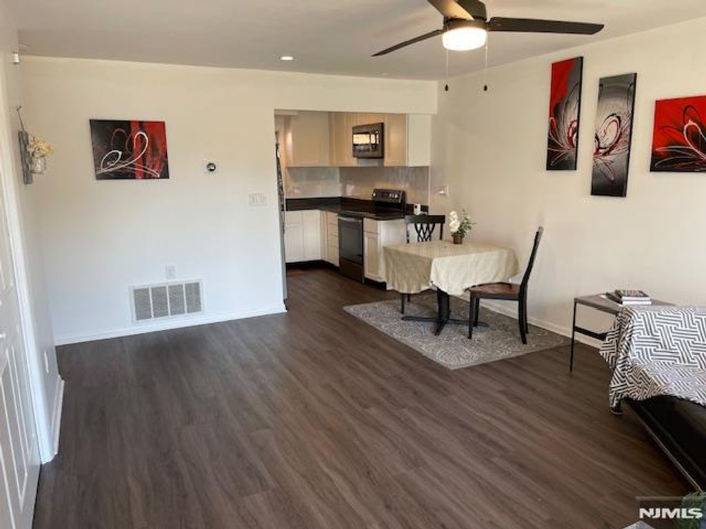 190 Charles Street 190, Secaucus, NJ 07094