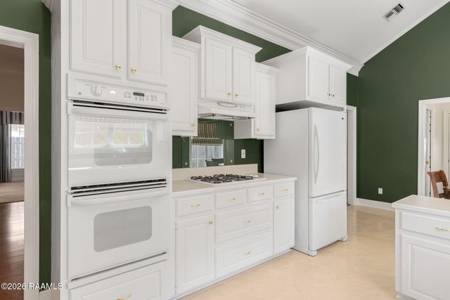 304 Kings Cove Circle, Lafayette, LA 70508