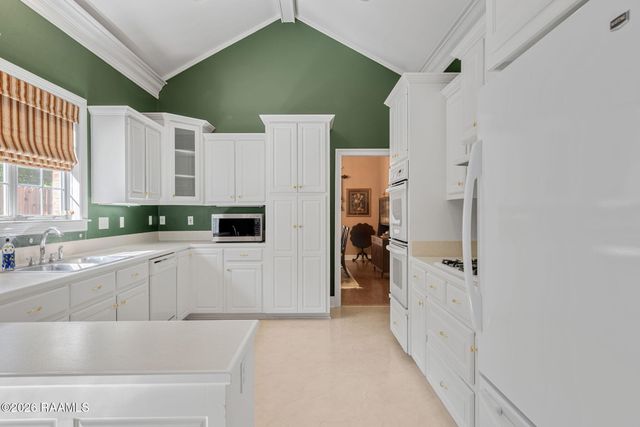 304 Kings Cove Circle, Lafayette, LA 70508