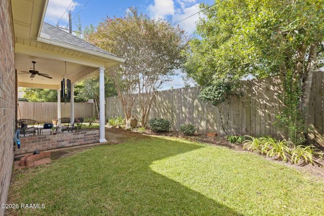 304 Kings Cove Circle, Lafayette, LA 70508