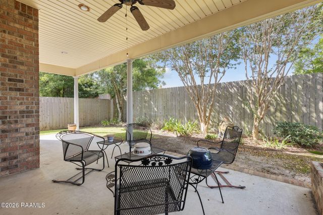 304 Kings Cove Circle, Lafayette, LA 70508