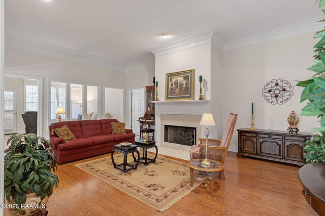 304 Kings Cove Circle, Lafayette, LA 70508