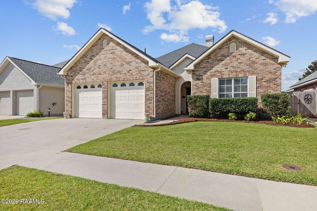 304 Kings Cove Circle, Lafayette, LA 70508