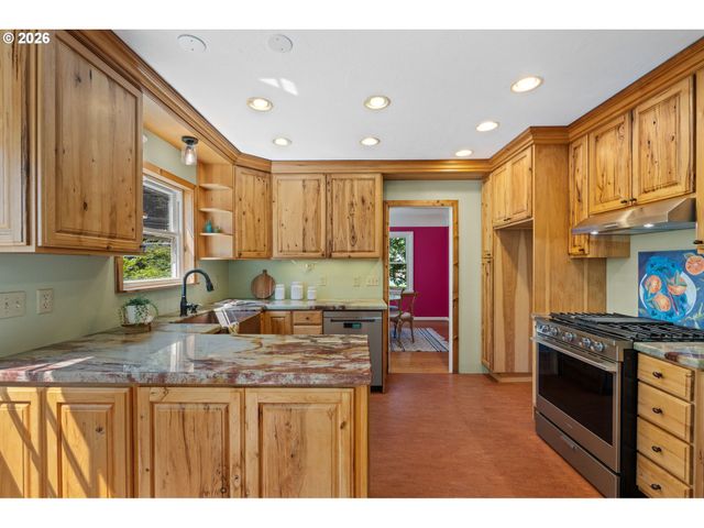 10030 Ne SKIDMORE St, Portland, OR 97220
