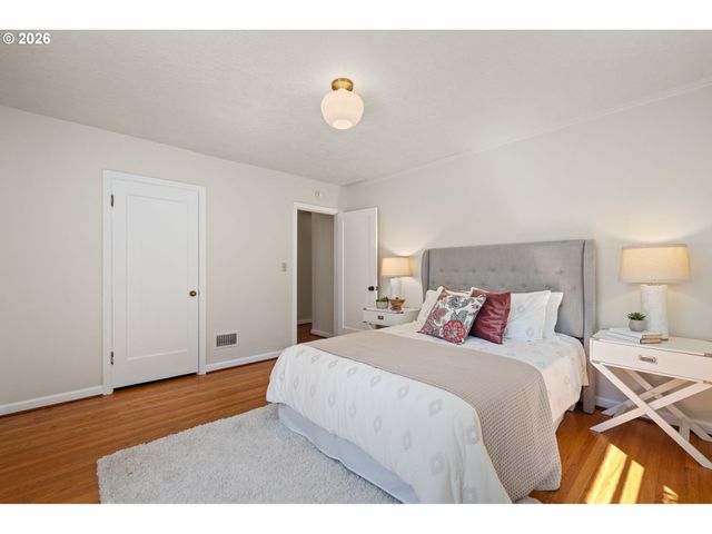 10030 Ne SKIDMORE St, Portland, OR 97220