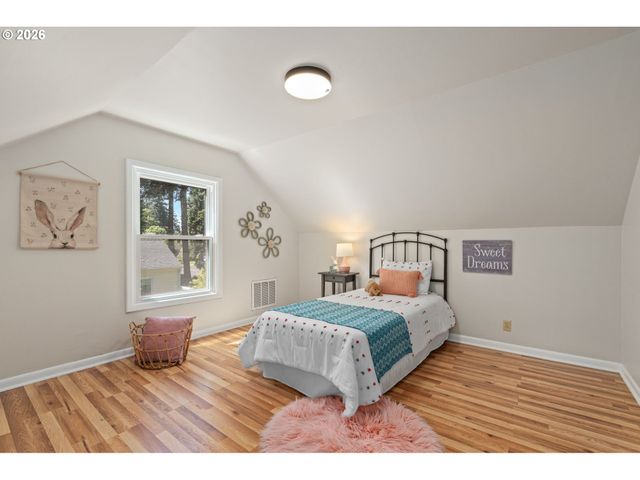 10030 Ne SKIDMORE St, Portland, OR 97220