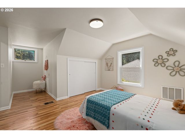 10030 Ne SKIDMORE St, Portland, OR 97220