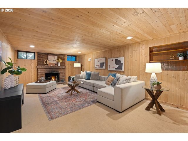 10030 Ne SKIDMORE St, Portland, OR 97220