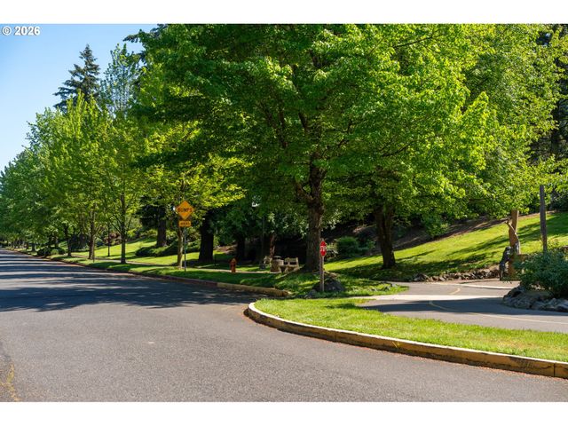 10030 Ne SKIDMORE St, Portland, OR 97220