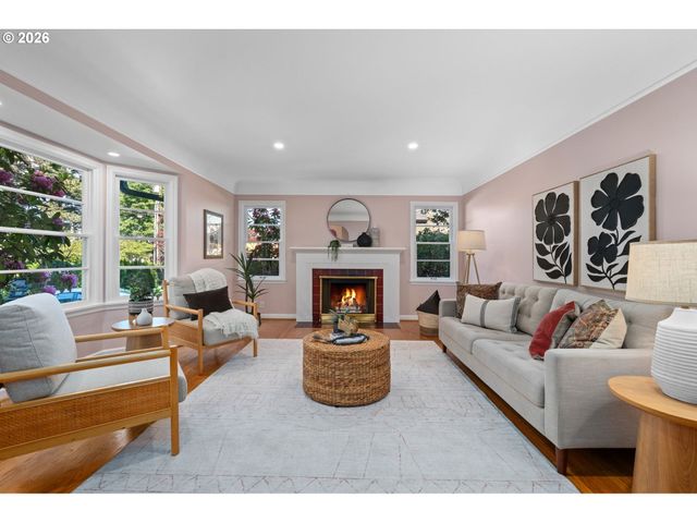 10030 Ne SKIDMORE St, Portland, OR 97220