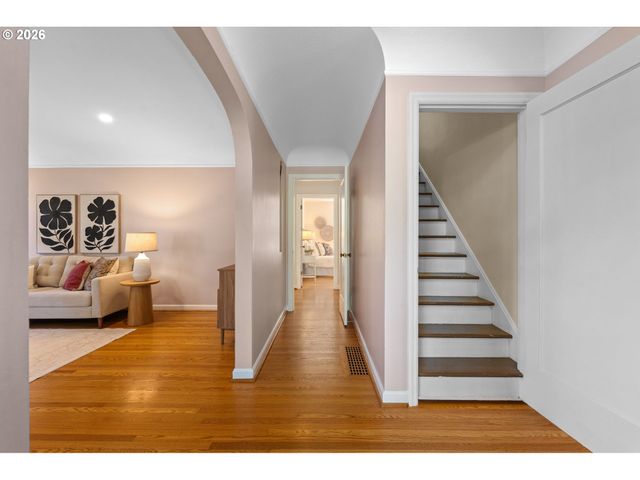 10030 Ne SKIDMORE St, Portland, OR 97220