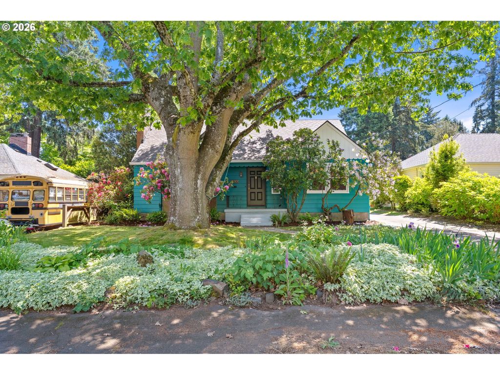 10030 Ne SKIDMORE St, Portland, OR 97220